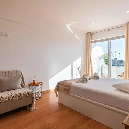 Montechoro Sea View 3 Bedroom 800m From The Strip
