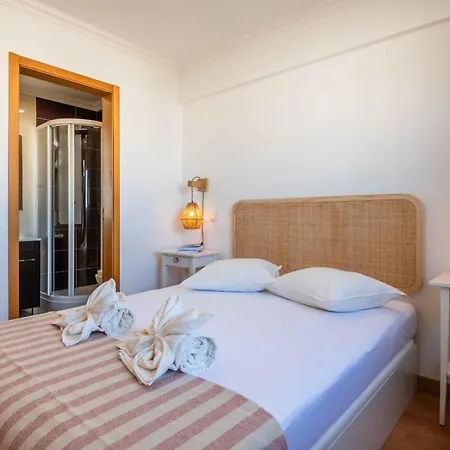 Montechoro Sea View 3 Bedroom 800m From The Strip *